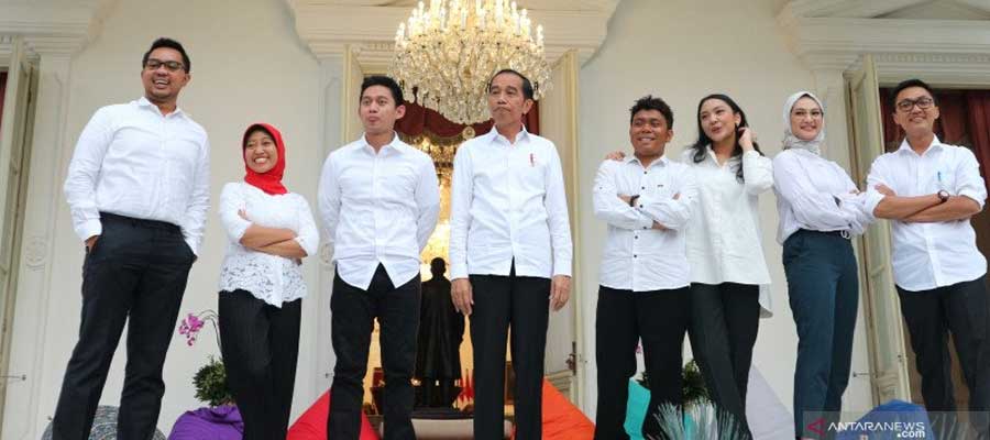 Staf Milenial Jokowi